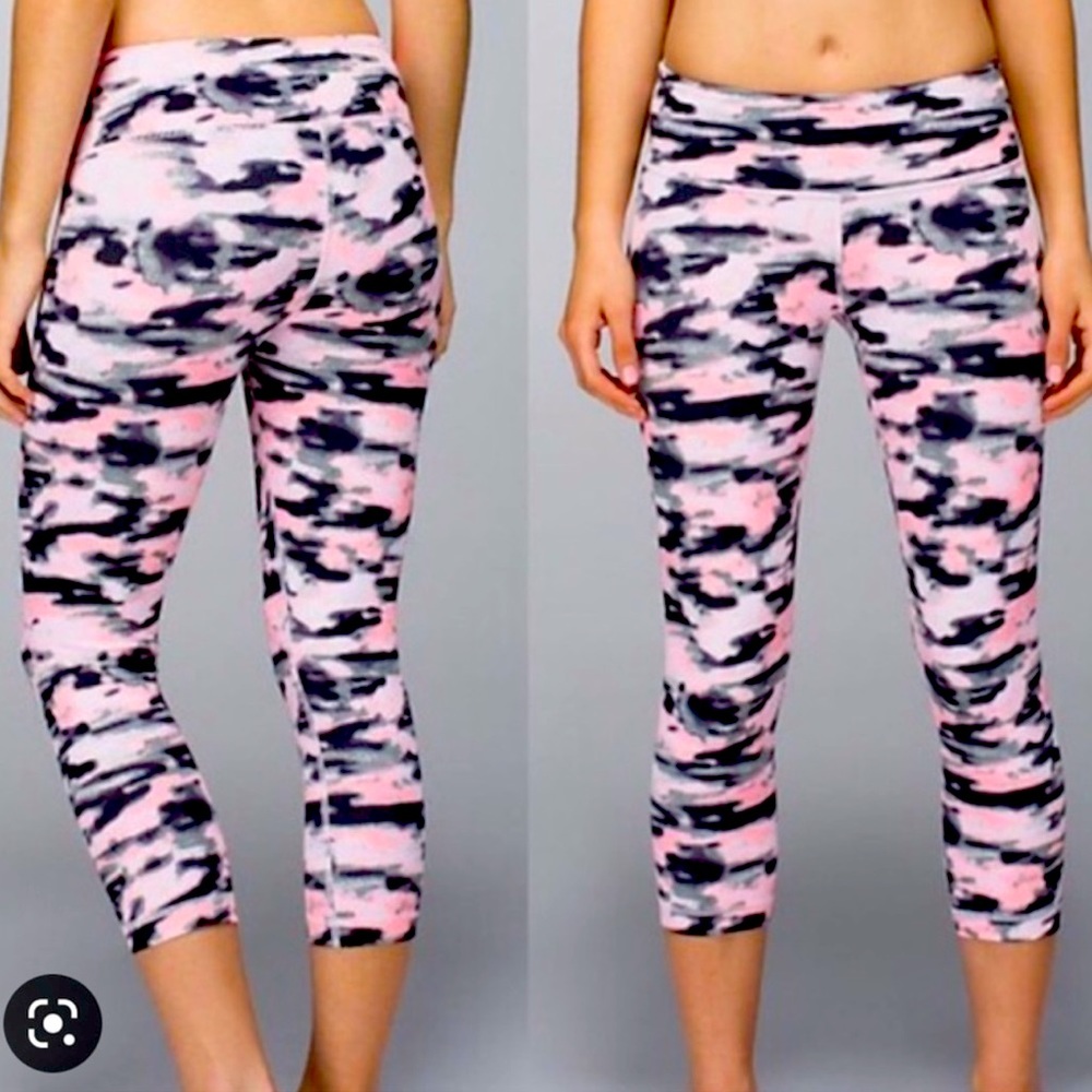 lululemon Wunder Under Crop, Wamo Camo Barely Pink pre Owned - Picture 2 of 4